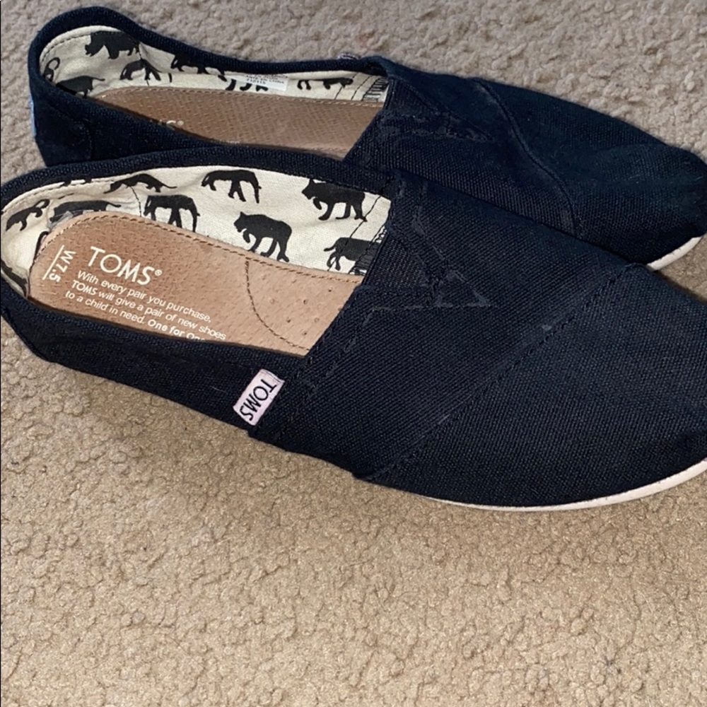 Black TOMS